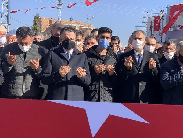 garada-sehit-edilen-aydinkosenin-kuzeninden-hdp-ile-pkkya-aglamayacagiz-kopekleri-sevindirmeyecegiz-1613409659340.jpg Gara'da şehit edilen Aydın Köse'nin kuzeninden HDP ile PKK'ya: Ağlamayacağız, köpekleri sevindirmeyeceğiz-2