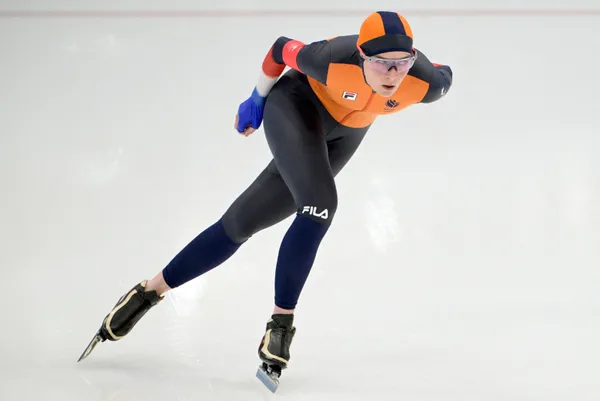 irene-schouten-20-yillik-olimpiyat-rekorunu-kirdi-1644130795894.jpg