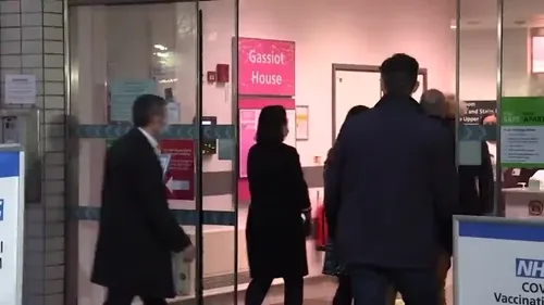 Boris Johnson, AstraZeneca aşısını yaptırdı
