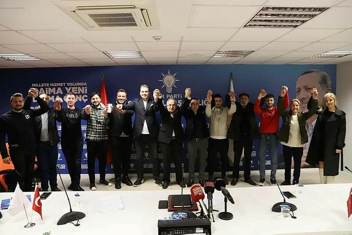 ipin-ucu-iyice-kacti-samsunda-iyi-partiden-istifa-eden-11-kisi-ak-partiye-gecti-1704138437200.jpeg İP'in ucu iyice kaçtı! Samsun'da İYİ Parti'den istifa eden 11 kişi AK Parti'ye geçti-3
