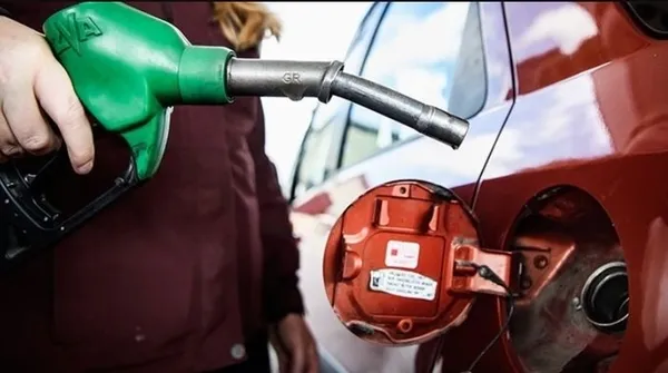 son-dakika-benzin-ve-motorin-fiyatlarinda-indirim-bekleniyor-pazartesi-gece-yarisindan-itibaren-gecerli-olacak-1647159043297.jpg