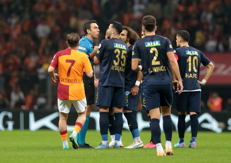 Galatasaray Kasımpaşa'yı Zaha'nın golleriyle geçti! - 16