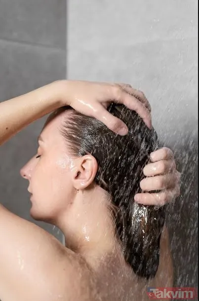 🍏 Elma Sirkesi İle Kepek Ve Egzamaya Son Elma Sirkesi, Asidik Yapısı Sayesinde Saç Derisini Dengeleyerek Kepek Ve Egzama Gibi Sorunların Azalmasına Yardımcı...