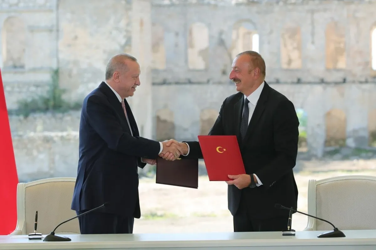 baskan-erdogandan-azerbaycana-15-haziran-tebrigi-bir-millet-iki-devlet-vurgusu-susa-beyannamesinin-5-yili-1781516460250.jpeg Başkan Erdoğan'dan Azerbaycan'a "15 Haziran" tebriği! "Tek yürek" vurgusu | "Gardaşlığı" pekiştiren Şuşa Beyannamesi'nin 5. yılı-5