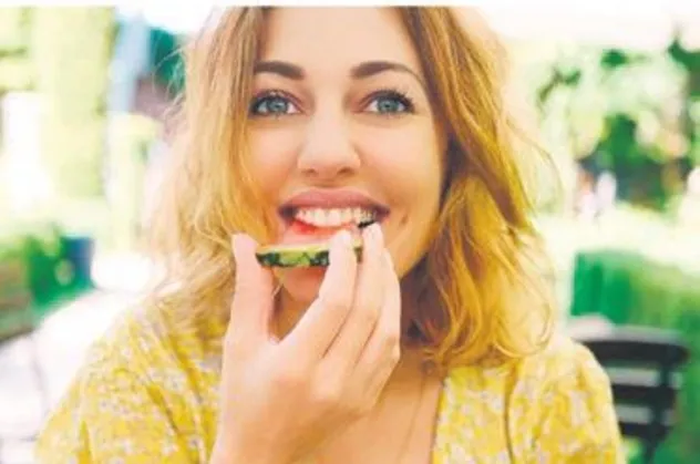 Meryem Uzerli at çiftliğinde stres attı