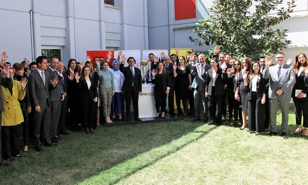 sampiyon-trabzonsporun-kupasi-tffye-gonderildi-trabzona-ne-zaman-ulasacak-1652264027916.jpeg Şampiyon Trabzonspor'un kupası TFF'ye gönderildi... Trabzon'a ne zaman ulaşacak?-3