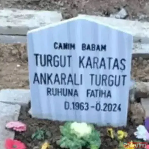Ünlü Sanatçının Hayattayken Görüştüğü Tek Çocuğu Eylem Boran, Babasının Mezarına "Canım Babam" Yazdırdı. Ancak Bu Duruma İtiraz Eden Sanatçının Diğer Kızı Özlem...