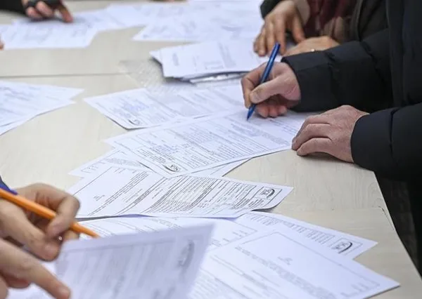 iste-calisan-eytliye-prim-rehberi-emekli-olup-calisanin-maasi-duser-mi-memurlarin-ayliginda-kesinti-olur-mu-1690146846903.jpeg Çalışan EYT'liye prim rehberi! Emekli olup çalışanın maaşı düşer mi? Memurların aylığında kesinti olur mu?-3