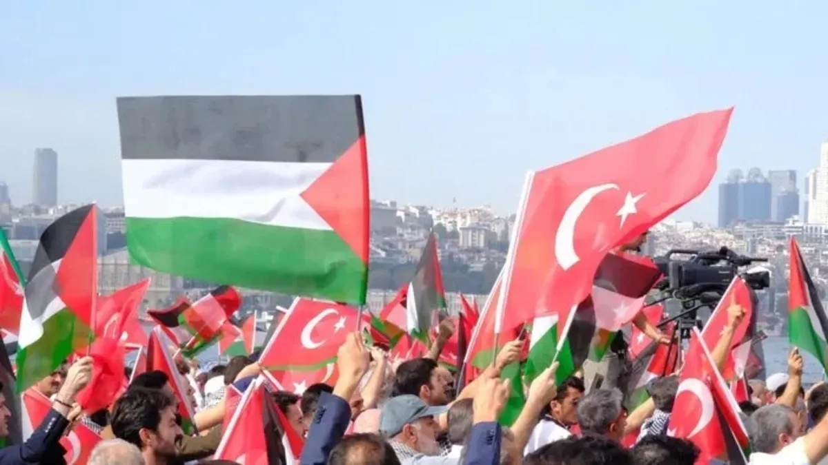Filistin'e destek İsrail'e lanet! Soykırımın yıl dönümünde Türkiye ayakta! Üsküdar'da miting tüm illerde yürüyüş