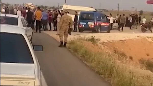 trajikomik-olay-trafik-kazasi-sonrasi-cikan-kavgayi-jandarma-havaya-ates-acarak-ayirdi-1651750157780.jpg Trajikomik olay: Trafik kazası sonrası çıkan kavgayı jandarma havaya ateş açarak ayırdı-2