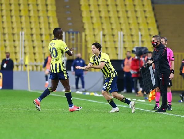 fenerbahcede-samatta-krizi-19-macta-sadece-5-gol-atabildi-1613127186073.jpg