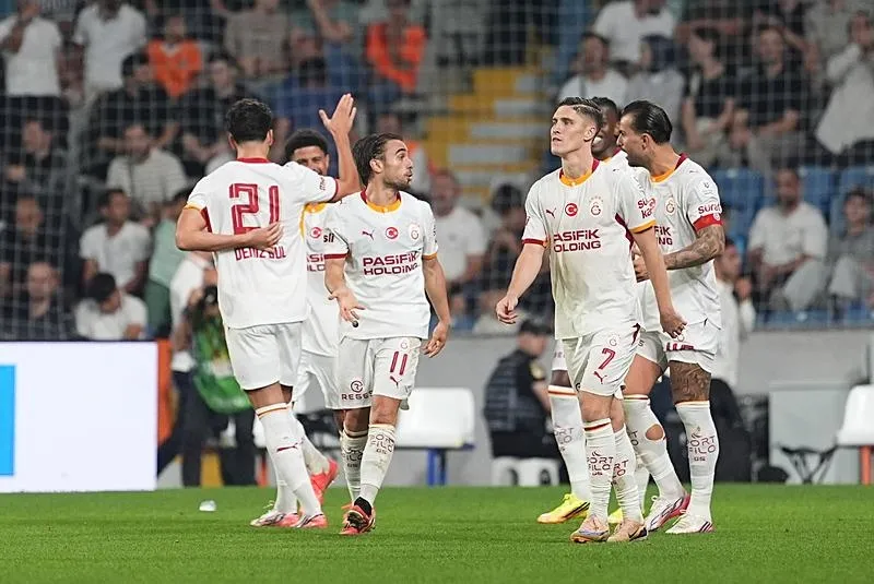 galatasaray-sampiyonlar-liginde-sporting-deplasmaninda-galatasaray-sampiyonlar-liginde-sporting-karsisinda-osi-1788933177631.jpeg Galatasaray Şampiyonlar Ligi'nde Sporting karşısında: Osimhen, Lemina, Singo ve Abdülkerim yok! Okan Buruk'tan ilk 11'de mecburi revizyon-9