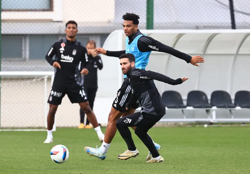 Beşiktaş Kasımpaşa karşısında! van Bronckhorst 11'i belirledi - 4