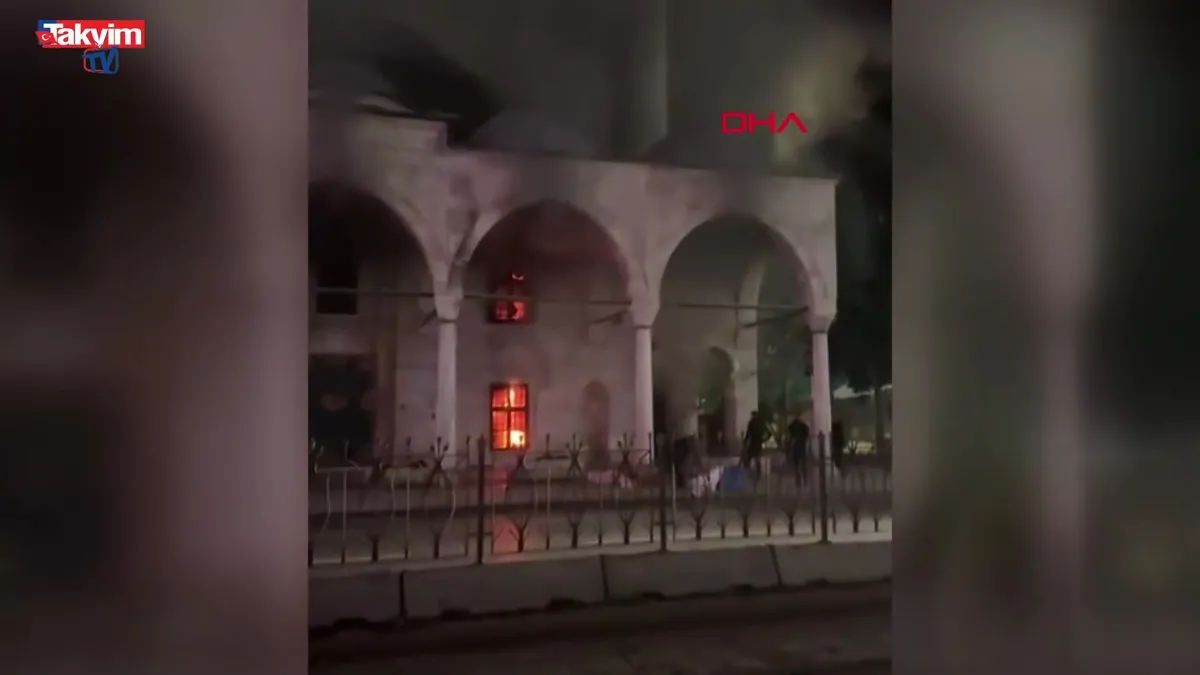 Molla Çelebi Camii'nde yangın!