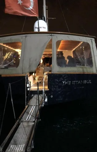 Doğum günü partisi pahalıya patladı! İstanbul Boğazı'nda yattaki partiye polis baskını