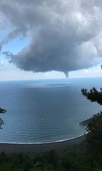 Son dakika: Amasra'da hortum seyir halindeki kuru yük gemisini teğet geçti-3