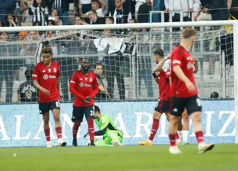 ozel-besiktas-transferde-costu-yildiz-futbolcu-icin-tam-8-milyon-euro-teklif-edildi-1718128976931.jpeg ÖZEL | Beşiktaş transferde coştu! Yıldız futbolcu için tam 8 milyon euro teklif edildi-5