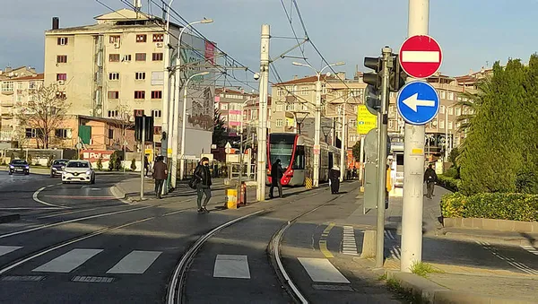 son-dakika-kabatas-bagcilar-tramvay-hattinda-kaza-seferler-aksiyor-1640501065207.jpg SON DAKİKA! Kabataş - Bağcılar tramvay hattında kaza! Seferler aksıyor-1