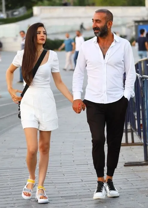 SON DAKİKA: Çok Güzel Hareketler Bunlar'la hafızalara kazınmıştı... Korkutan haber: 'Metin Yıldız'ı eşi Ceylan Yılmaz hastaneye yetiştirdi'-4
