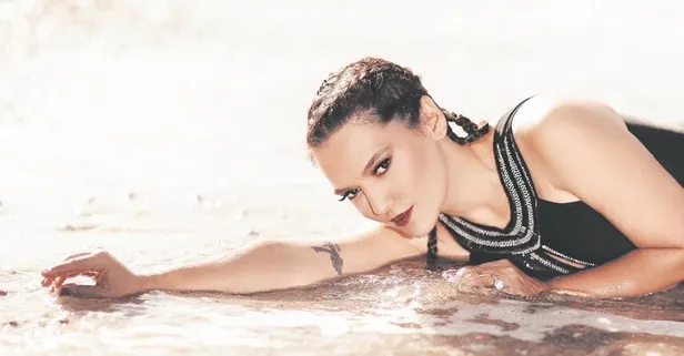 Demet Akalın, son albümü 'Ateş'in üçüncü klibini 'Esiyor'a çekti