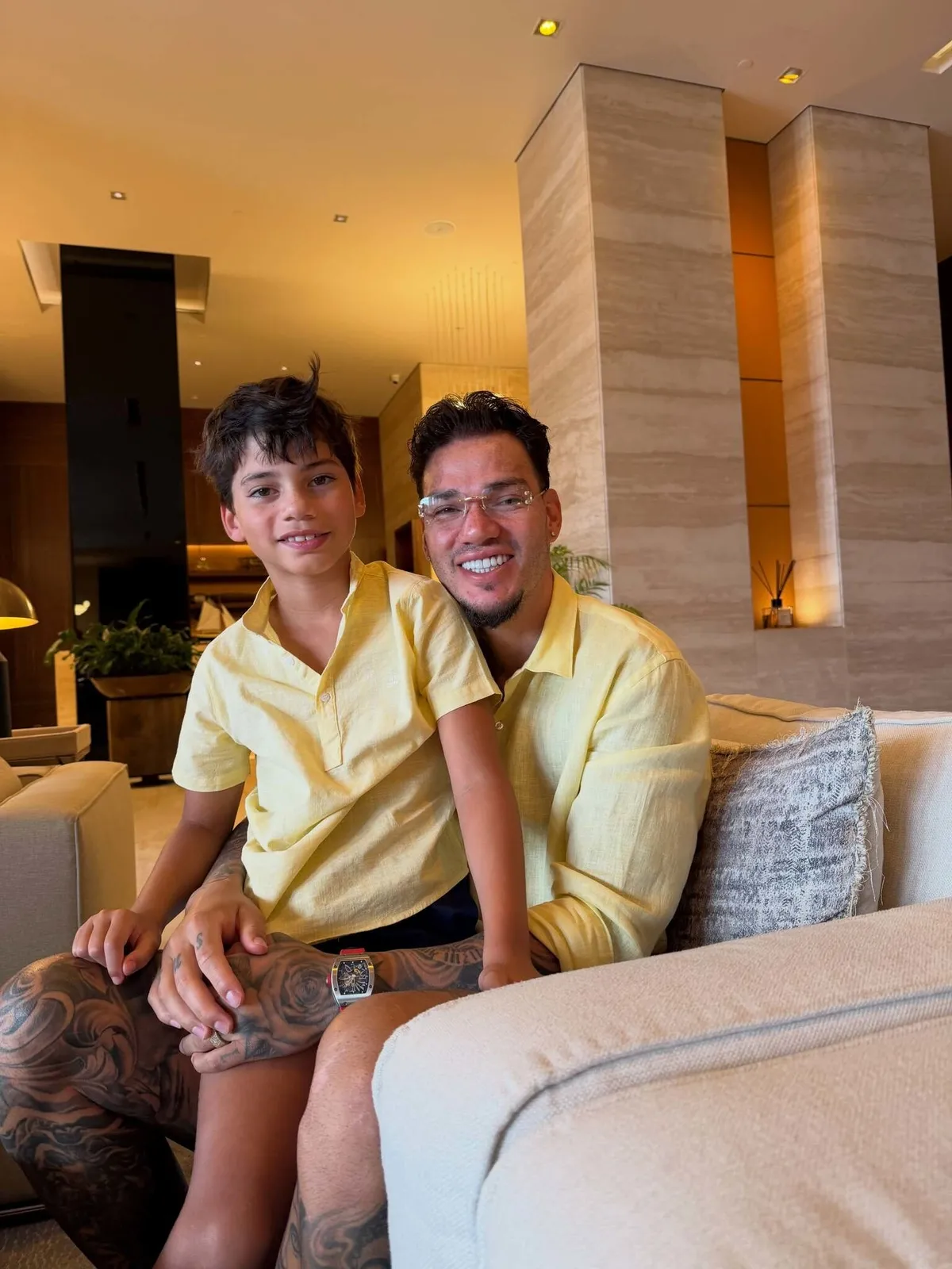 1790577870862.jpg Fenerbahçe’nin yıldız kalecisi Ederson’dan Marmaris’te jet sosyete tatili: 3 günlük kaçamak 3 milyon lira-3