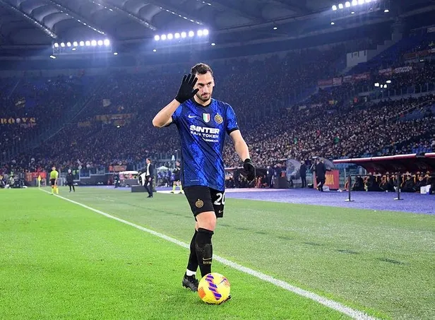 hakan-calhanoglundan-liverpoola-gozdagi-buraya-bunu-gostermek-icin-geldim-1644942116318.jpeg Hakan Çalhanoğlu'ndan İngilizlere gözdağı! "Tüm silahları kullanacağız"-3