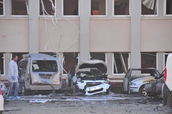 son-dakika-adana-valiligi-saldirisina-patlayici-temin-eden-terorist-ho-mardinde-yakalandi-1617186334979.jpg SON DAKİKA: Adana Valiliği saldırısına patlayıcı temin eden terörist H.O. Mardin'de yakalandı-6