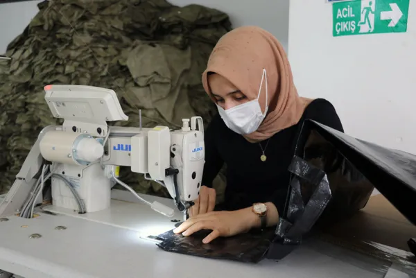 yaptiklari-isi-duyunca-tuyleriniz-urperecek-abd-icin-15-milyon-ceset-torbasi-diktiler-1621842723810.jpg Yaptıkları işi duyunca tüyleriniz ürperecek! ABD için 1,5 milyon ceset torbası diktiler-3