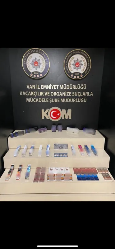 vanda-kacakcilara-baskin-cok-sayida-av-tufegi-telefon-ve-alkol-1662962689221.jpg Van’da kaçakçılara baskın: Çok sayıda av tüfeği, telefon ve alkol...-4