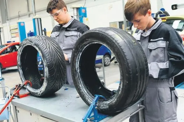 18 yaşından önce iş hayatına atılanların primleri emeklilik hesabına katılıyor