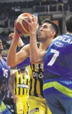 Fener, Tofaş’ı devirdi liderliği garantiledi