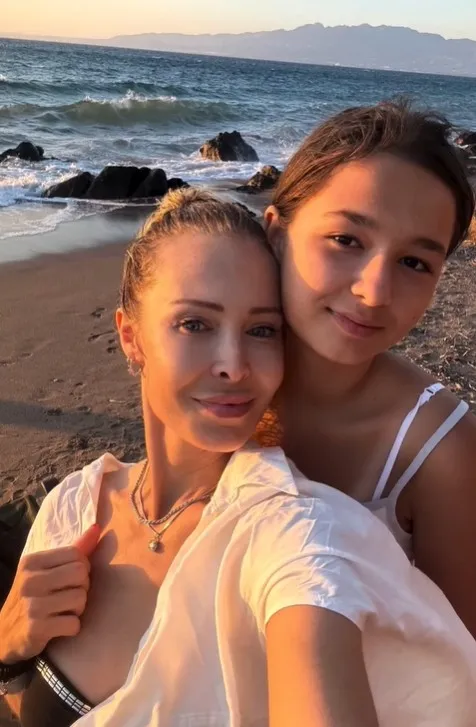 aysegul-yildiz-ve-ibrahim-tatlises-kizlari-icin-bulustu-elif-ada-tatlises-kocaman-oldu-1775289035707.jpg Ayşegül Yıldız ve İbrahim Tatlıses kızları için buluştu! Elif Ada Tatlıses kocaman oldu-3