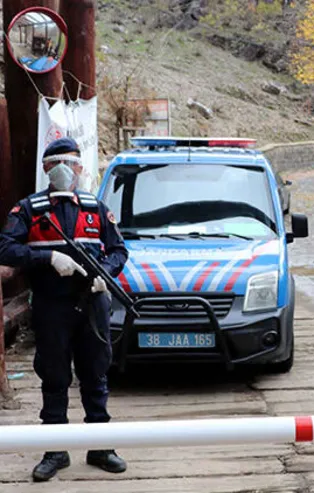 Ekmek pişirmek için toplanmışlardı! 72 kişi koronavirüse yakalandı! O köyle ilgili flaş karar