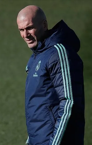 Real Madrid Teknik Direktörü Zinedine Zidane'dan Cezayir'e corona virüs bağışı!