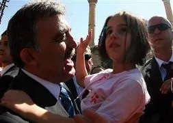 Abdullah Gül’ü Baydemir karşıladı