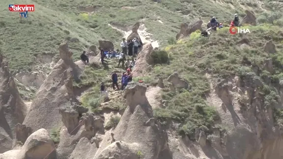 Kapadokya’da nefes kesen anlar! Balon peri bacalarına zorunlu indi, turistler mahsur kaldı!