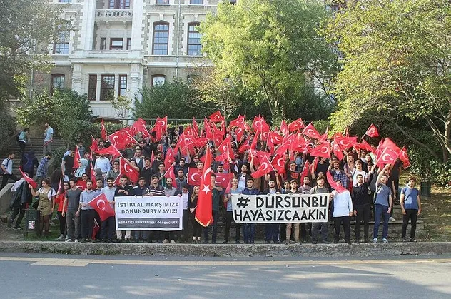 Boğaziçi Üniversitesi'ndeki LGBT'li grubun İstiklal Marşı hakaretine tepki