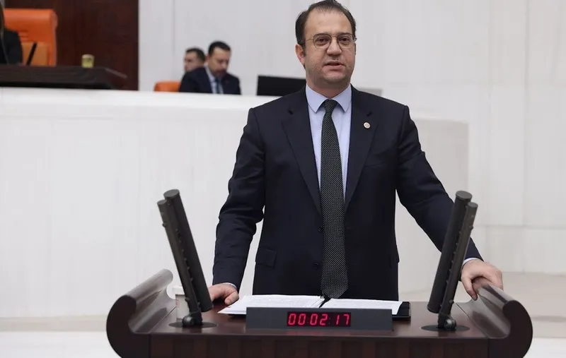 chp-kars-milletvekili-inan-akgun-alpin-curuk-okul-provokasyonu-elinde-patladi-kendi-memleketinden-bihaber-1717090296200.jpeg CHP Kars Milletvekili İnan Akgün Alp'in 'çürük okul' provokasyonu elinde patladı: Kendi memleketinden bihaber!-2