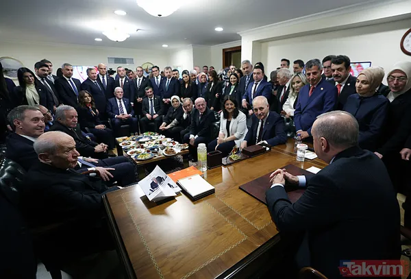 TBMM'de renkli anlar! Önce açılış sonra resepsiyon... Başkan Erdoğan'dan "biriz beraberiz" mesajı: Tek tek tokalaştı - 12