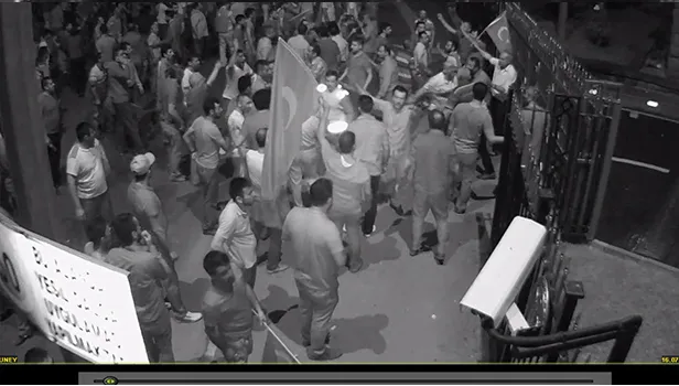 Şehit vatandaşların cenazelerini kaldırıma bıraktılar-3