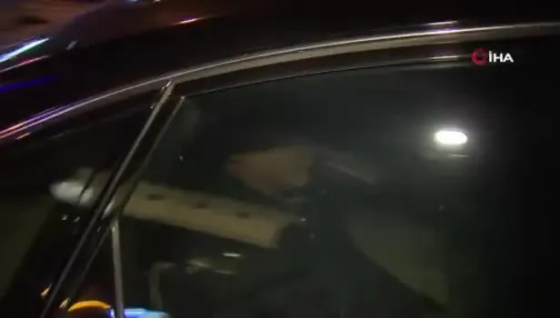 Bebek'te bir kafeye silahlı saldırı: Ünlü sanatçı Teoman'ın bulunduğu mekanı kurşunladılar!