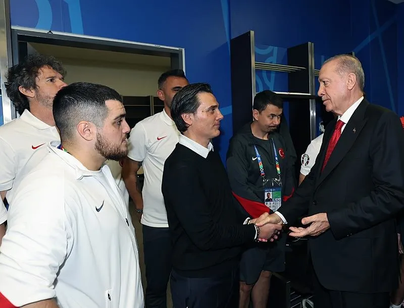 Başkan Erdoğan'dan Berlin dönüşünde uçakta önemli açıklamalar! Batı'ya bozkurt tepkisi: "Tamamen siyasi bir karar"-10