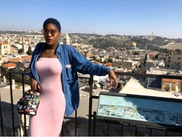 bizde-olsa-laikci-solcu-zihniyet-ayaga-kalmisti-dekolten-var-dediler-ucaktan-indirdiler-1602447839333.jpeg Bizde olsa laikçi-solcu zihniyet ayağa kalkmıştı! Dekolten var dediler uçaktan indirdiler-7