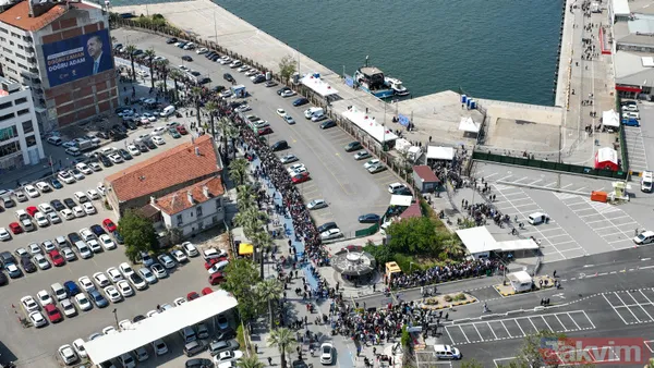 İzmir'de TCG Anadolu'ya 3'üncü de gününde büyük ilgi! Kilometrelerce kuyruk oluştu - 7
