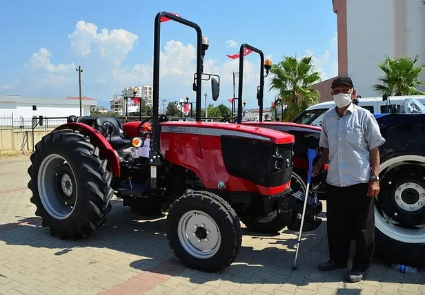 Manavgat'ta yangında zarara uğrayan çiftçilere 16 yeni traktör: Devletin bizi yalnız bırakmayacağını biliyordum-2