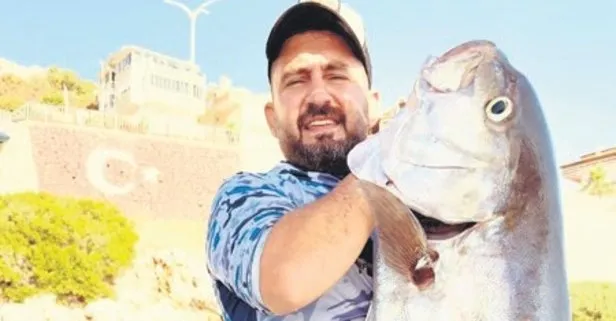 Antalya’da balıkçı Tahir Yüksel dev kuzu balığı yakaladı