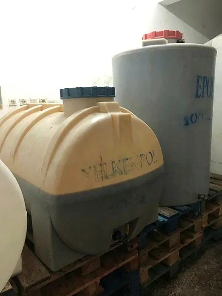 tekirdagin-sarkoy-ilcesindeki-sirke-fabrikasinda-90-ton-sahte-sarap-ele-gecirildi-1605960012120.jpg