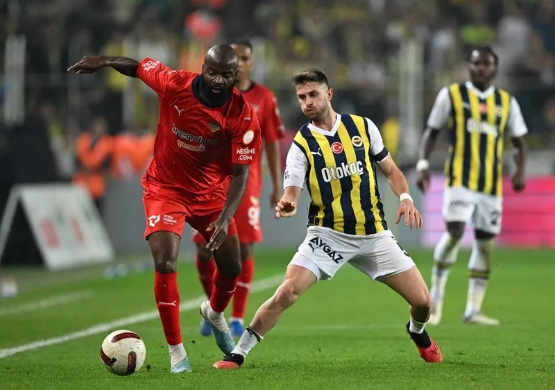 Fenerbahçe'nin en fazla kart gören isimlerinden olan İsmail Yüksek, iki kez takımını 10 kişi bıraktı.