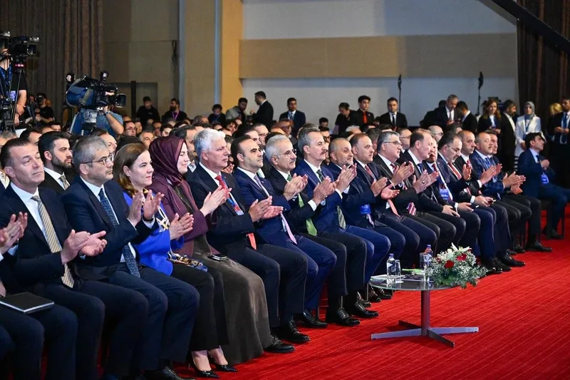 ve-imzalar-atildi-tursat-7a-icin-kritik-adim-1750327446056.jpeg Ve imzalar atıldı! TÜRSAT 7A için kritik adım-4