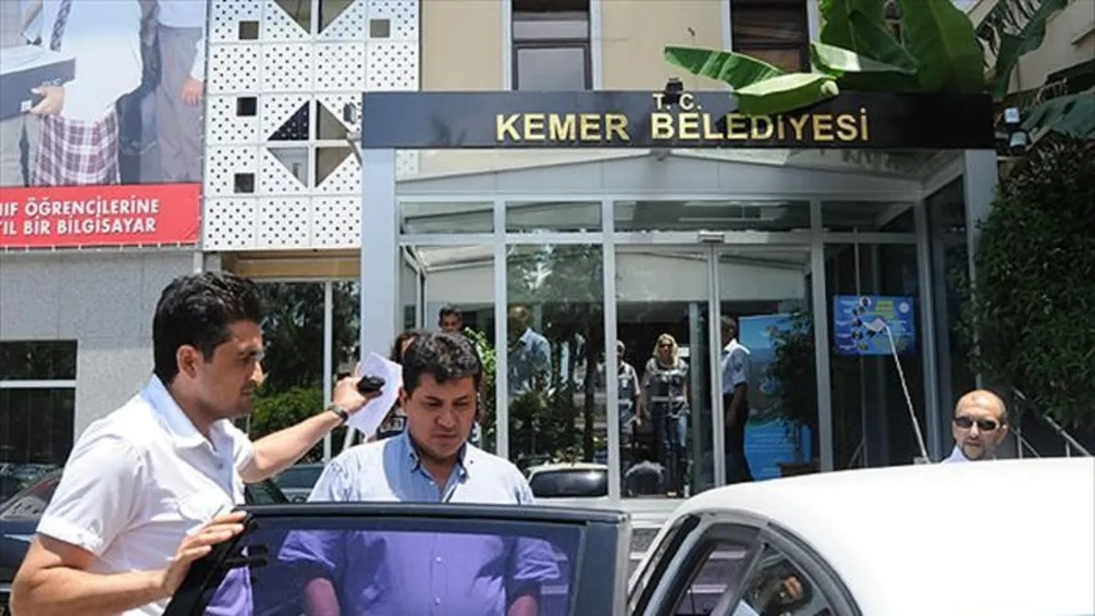 Kemer eski Belediye Başkanı Mustafa Gül gözaltına alındı